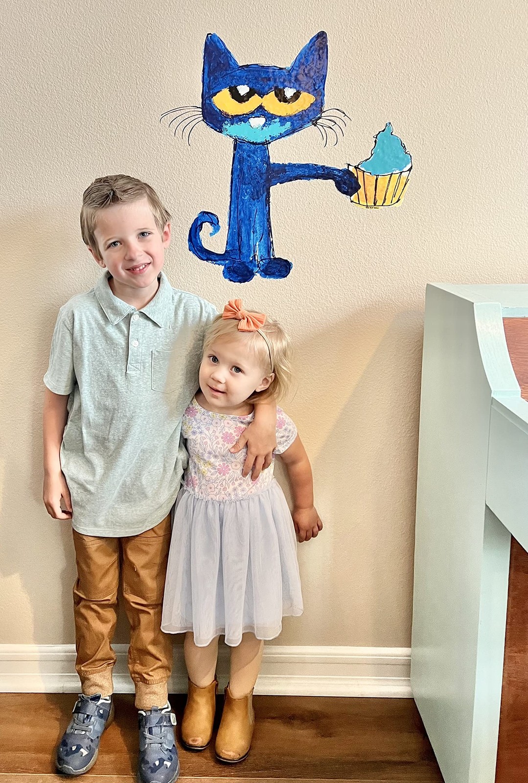 Pete The Cat Messy Cupcake Decal – Groovy Vinyl Wall Sticker for Nursery o
