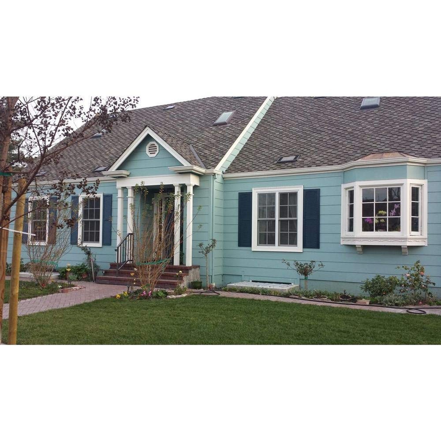 Ekena Millwork LL1S12X02500BW Lifetime Vinyl Standard Cathedral Top Center Mu…