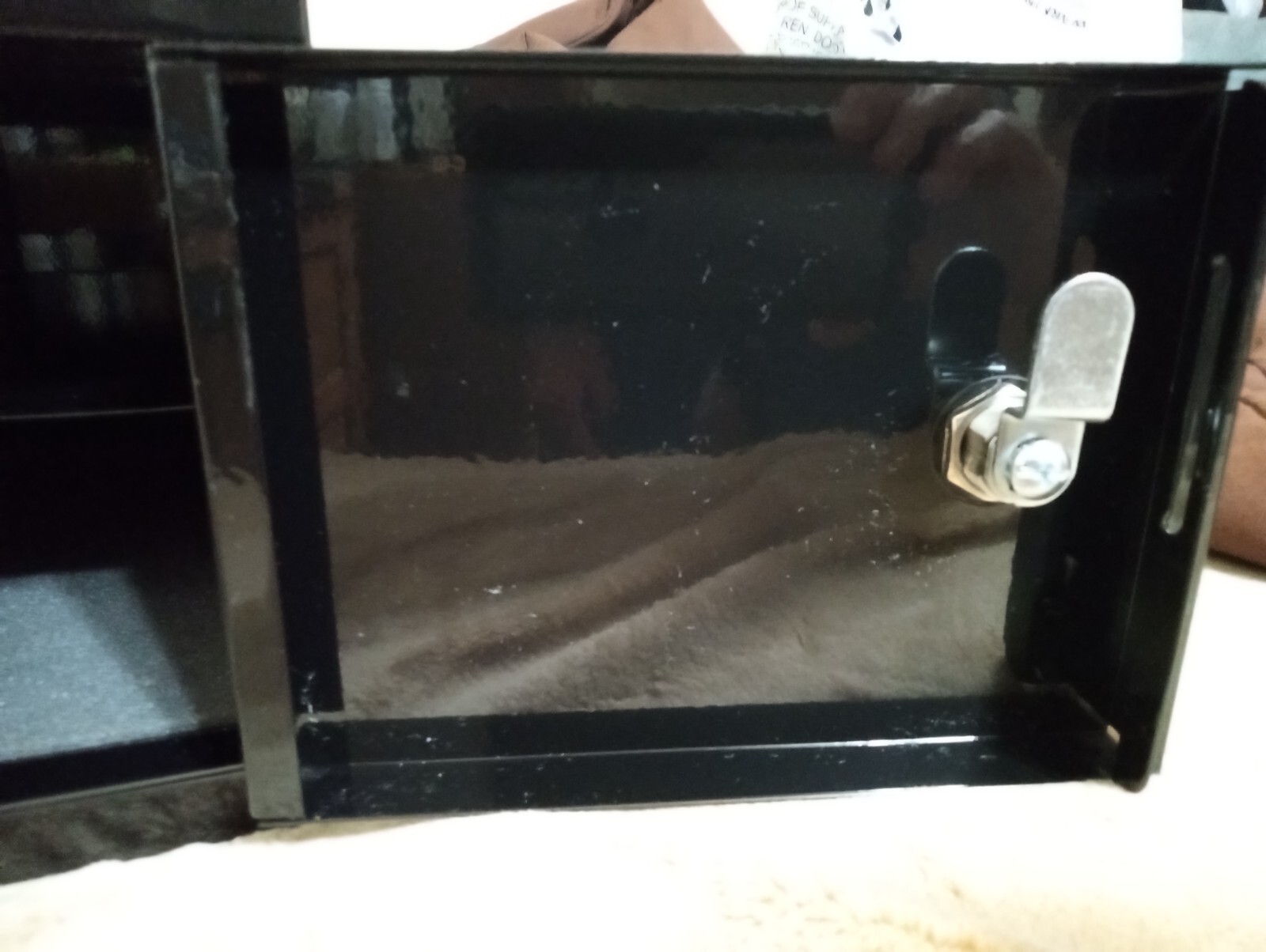 Black Metal Lock Box• Removable Shelf• 2 Keys• 13L x 9W x 7H• Great 4 Handguns!