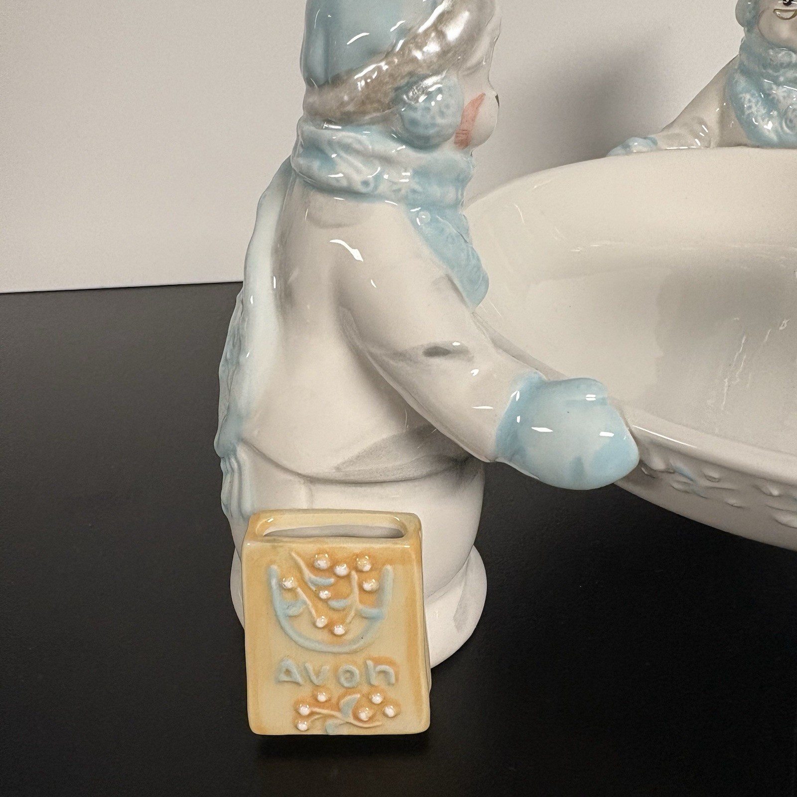 Avon Exclusive 2002 ‘SnowLady’ Christmas Holiday Pottery Candy Dish Decor