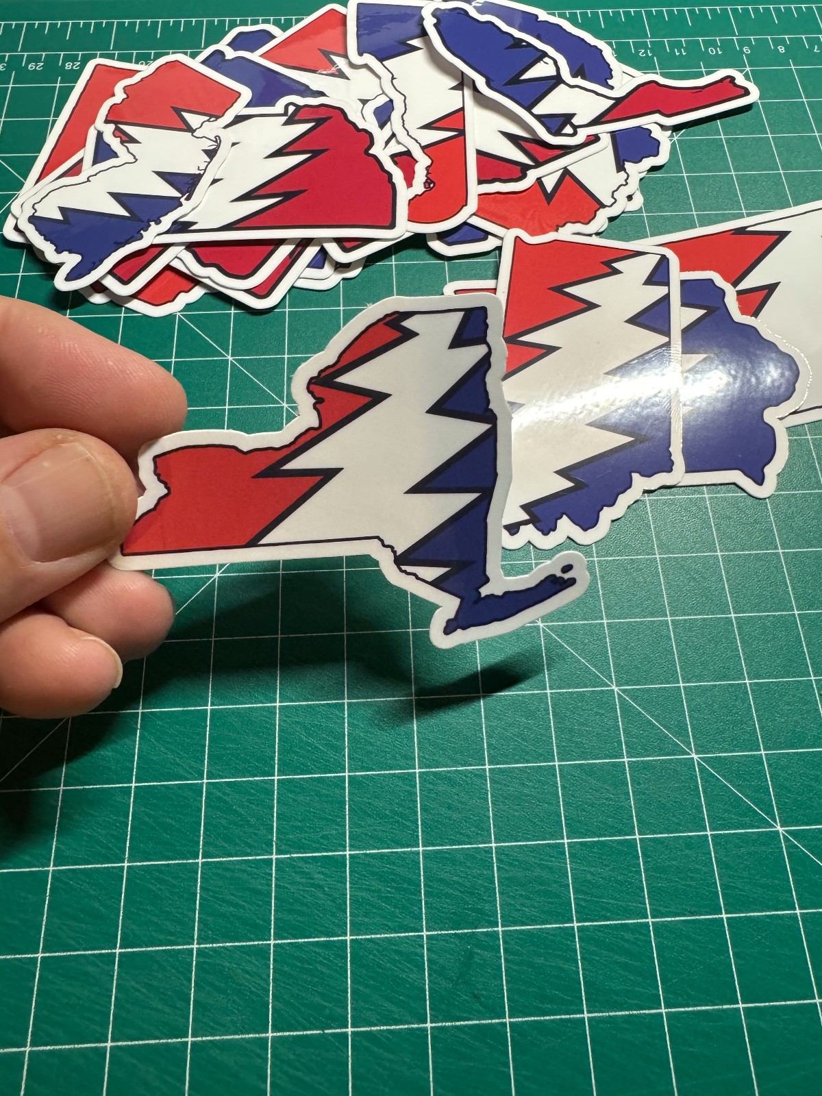 New York Stealie – Grateful Dead – Laminated Vinyl Sticker 2.5″x3″