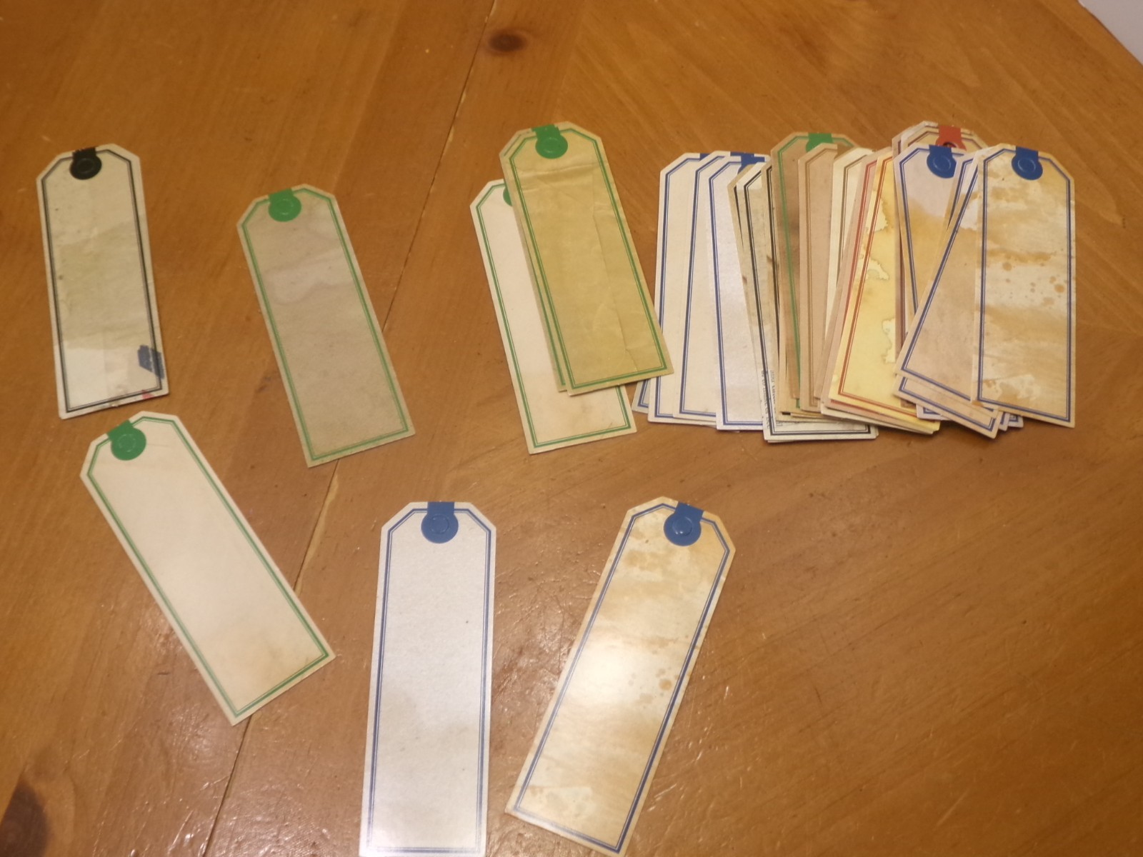 GREAT PERFECT TAGS FOR GARAGE SALE BLANK TAGS FOR VARIED FOR PRICING NO STRINGS