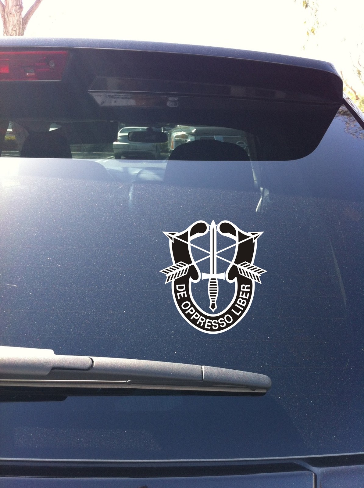 10-01 Army Special Forces Crest group Window vinyl decal armed