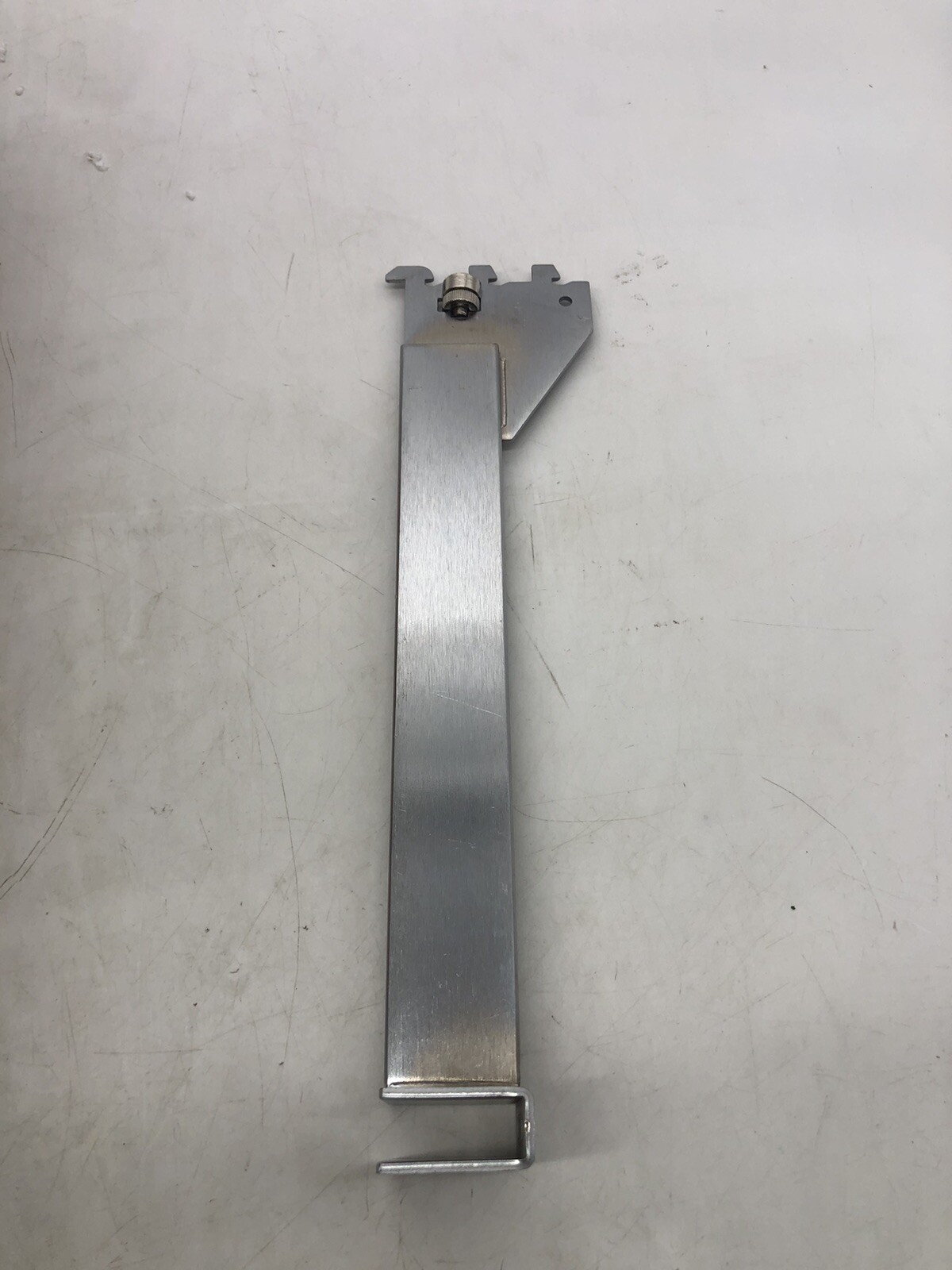 Econoco CR12-SC 12″ Long Rectangular Hangrail Bracket (Pack of 25)