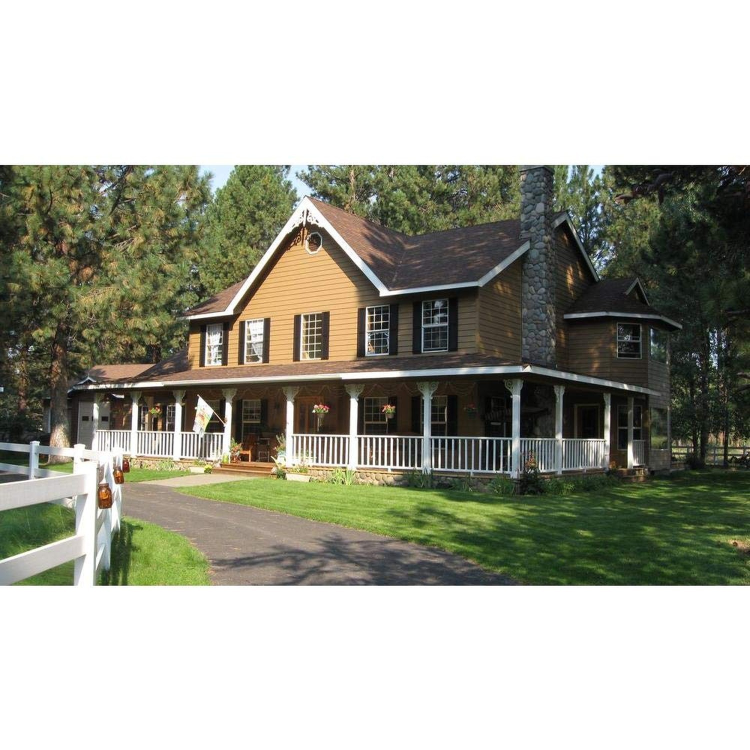 Ekena Millwork LL1S12X02500BW Lifetime Vinyl Standard Cathedral Top Center Mu…